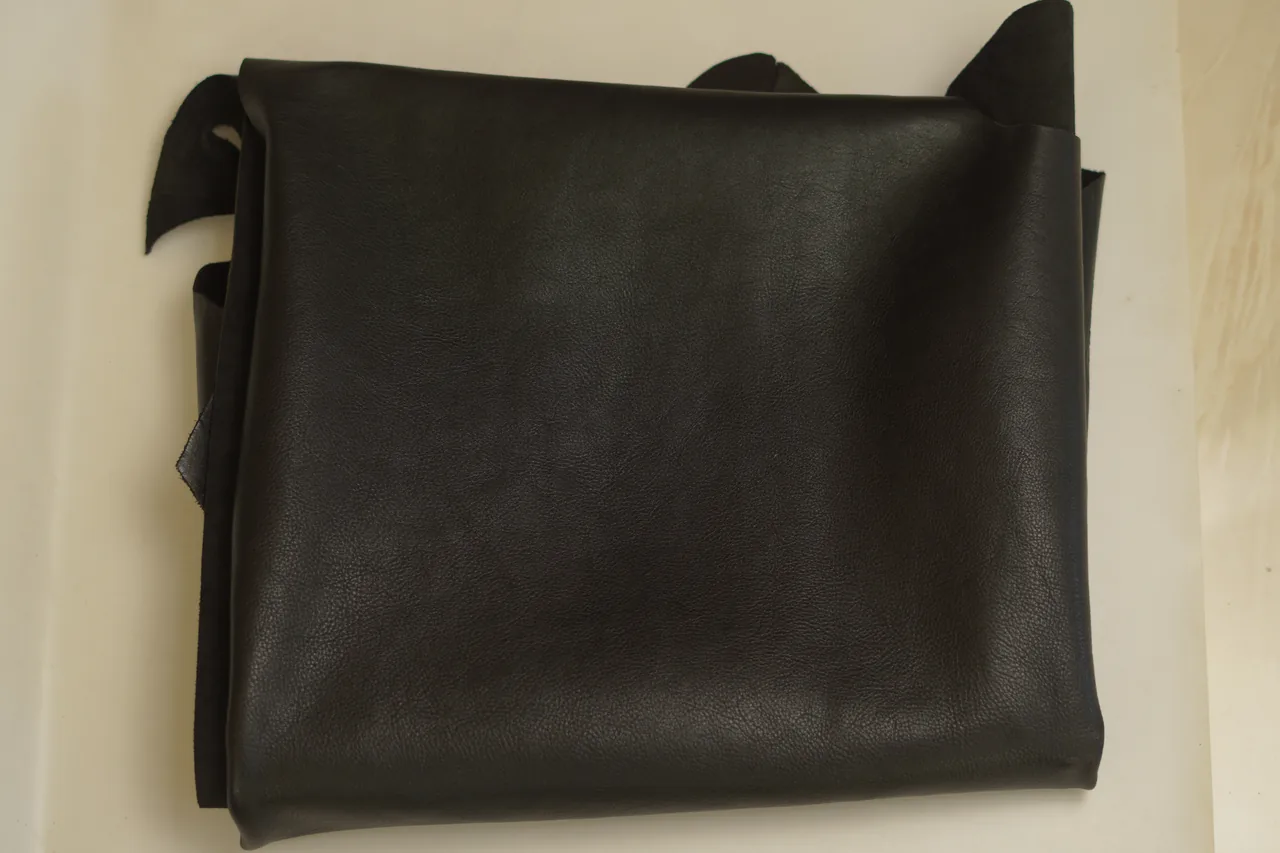 Premium Textures Mayacalf Black